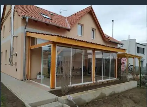 Zasklená terasa u rodinného domu